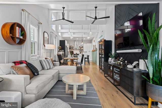 1017 Shore Dr, Edgewater