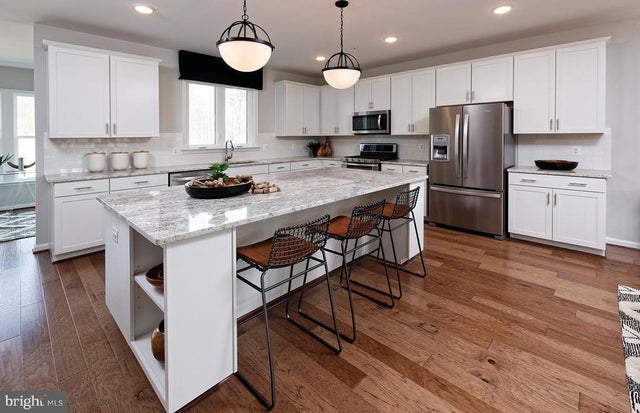 1122 Crested Wood Dr, Laurel