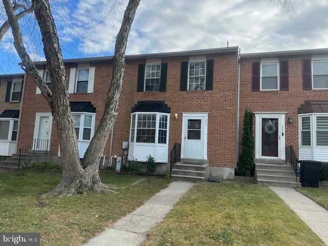 323 Cool Breeze Ct, Pasadena