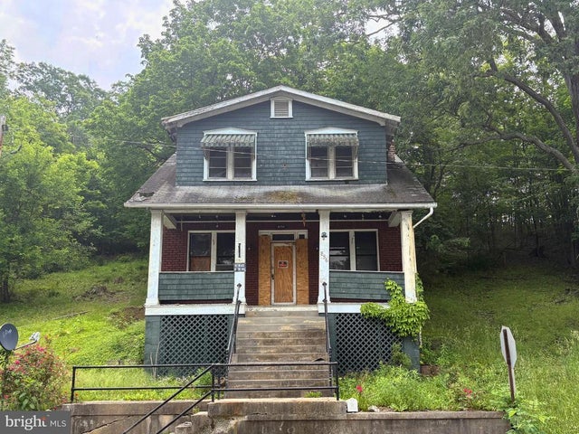 856 Gephart Dr W, Cumberland