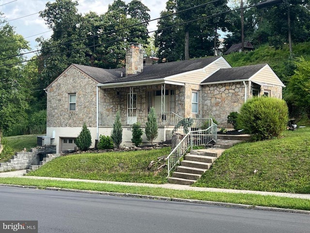 628 Fayette St, Cumberland