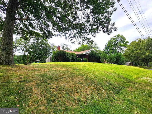 806 Valley View Dr, Lavale