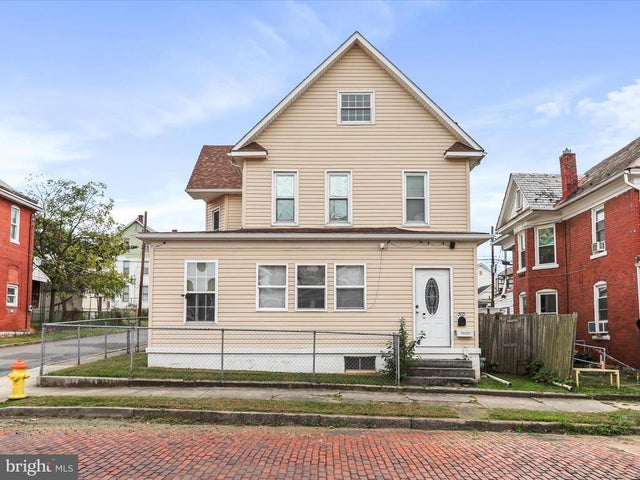 200 Grand Ave, Cumberland