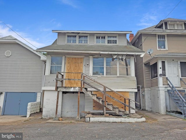 883 Patterson Ave, Cumberland