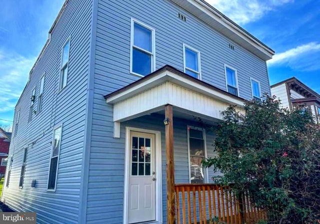 132 Arch St, Cumberland