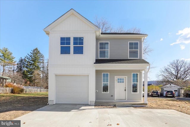 716 Greenway Ave, Cumberland