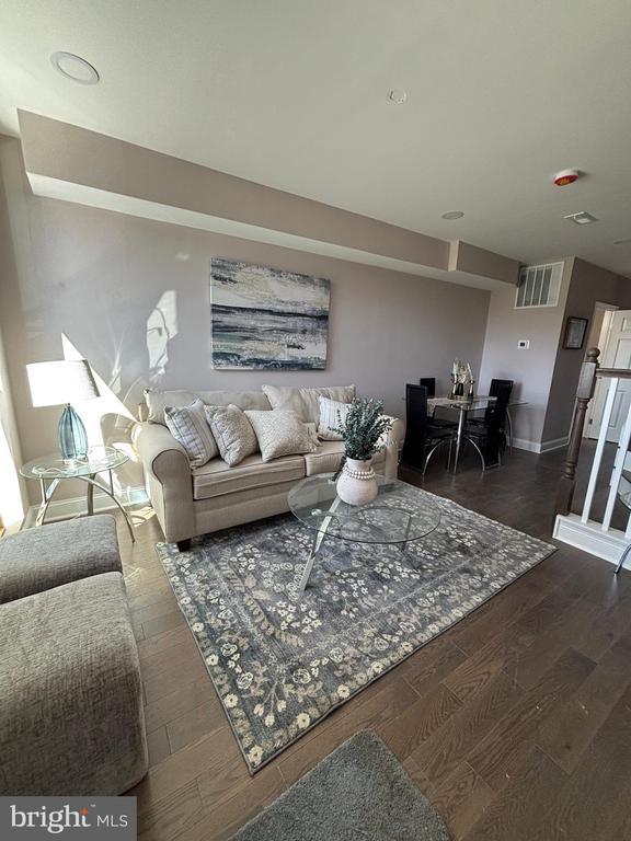 1748 Llewelyn Ave, Baltimore