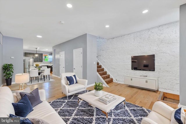 327 E 24th St, Baltimore