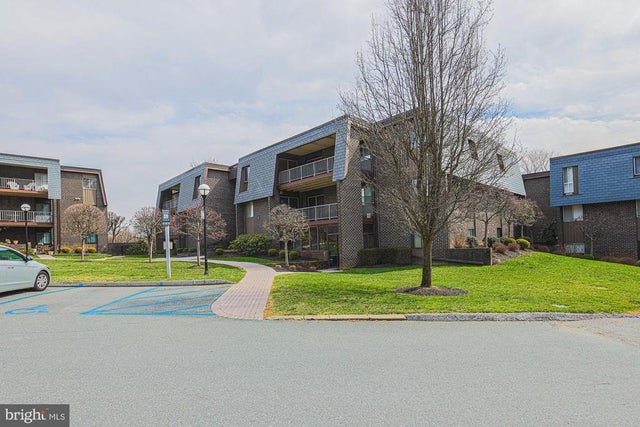 2 Stonehenge Cir #9, Pikesville
