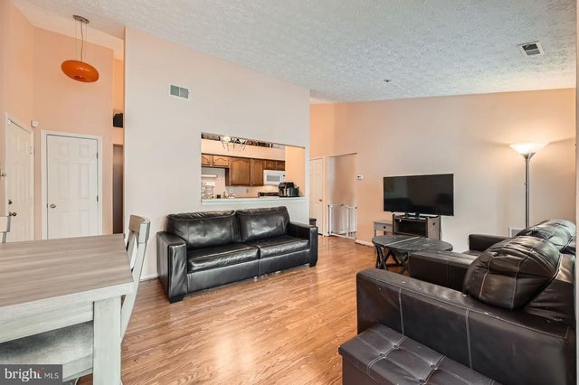 1317 Greenbriar Cir #7-1317, Pikesville