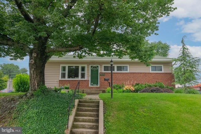 8600 Saddler, Parkville