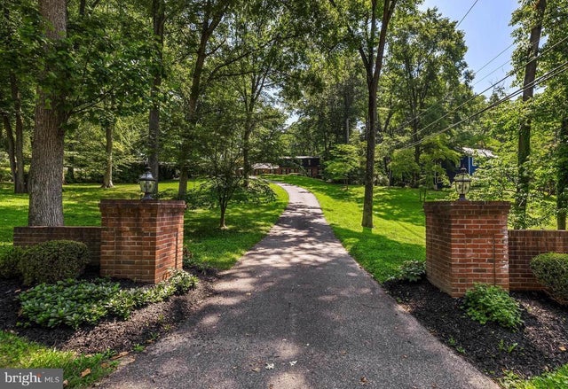 13701 Summer Hill Dr, Phoenix