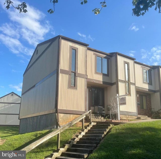 23 Mooring Ct, Essex