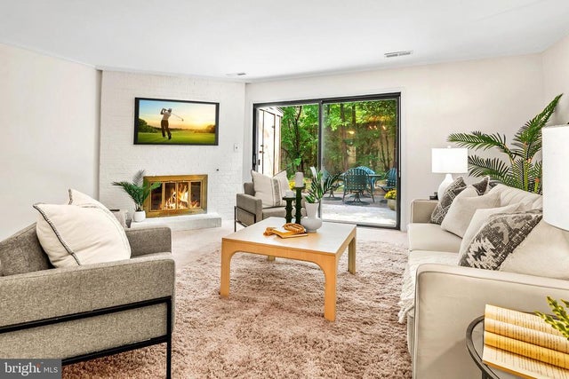 14 Bardeen Ct, Towson