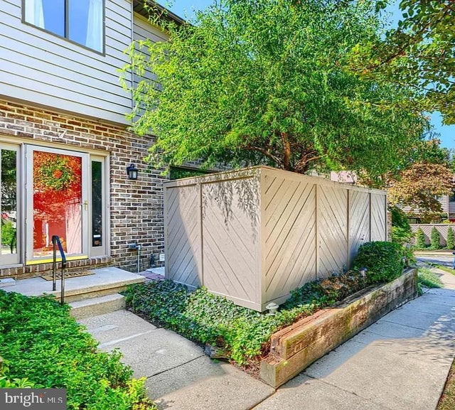 7 Hampshire Woods Ct, Baltimore