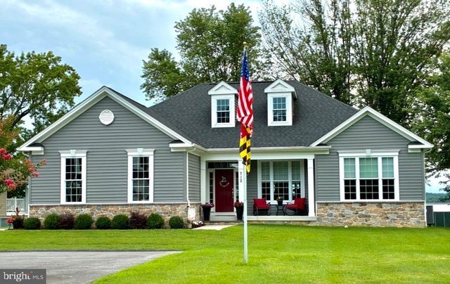 712 Riverside Dr, Baltimore