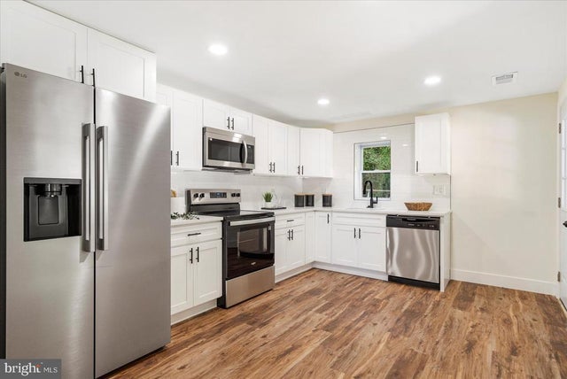 3724 Bay Dr, Middle River