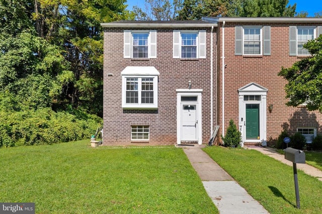 16 Pinecone, Parkville