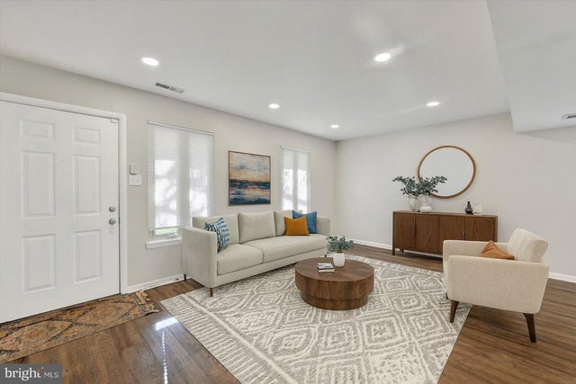 42 King Henry Cir #42, Rosedale