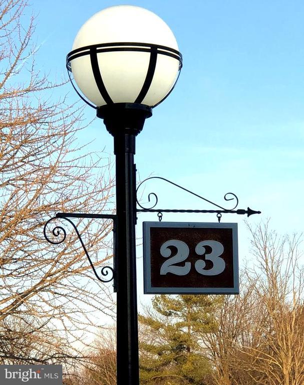 23 Stonehenge Cir #8, PIKESVILLE