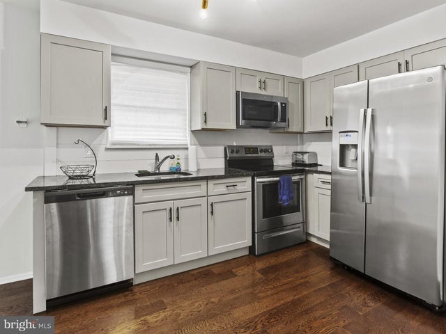 939 Stormont, Halethorpe