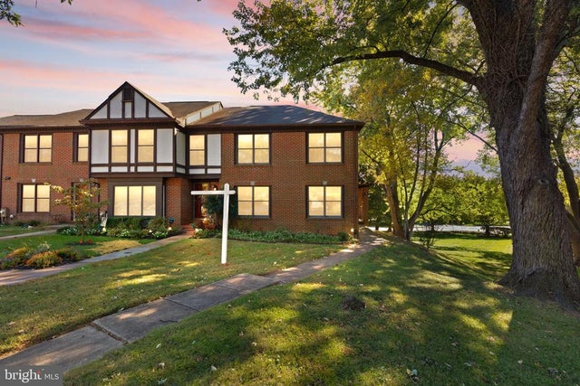 9 Dickens Sq, Lutherville Timonium