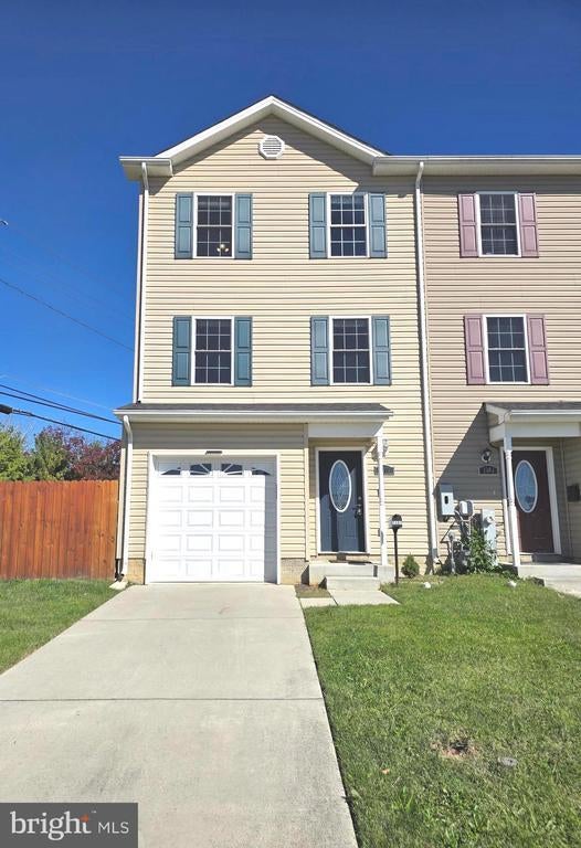 1301 Delbert Ave, Dundalk