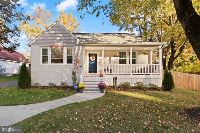 1813 Sunnyside Ln, Essex