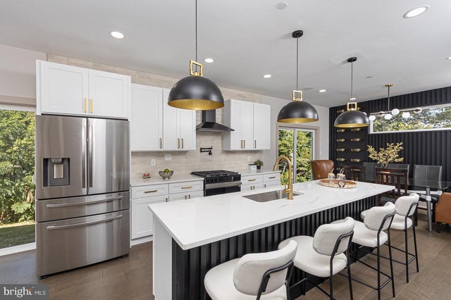 9534 Burton Ave, PARKVILLE