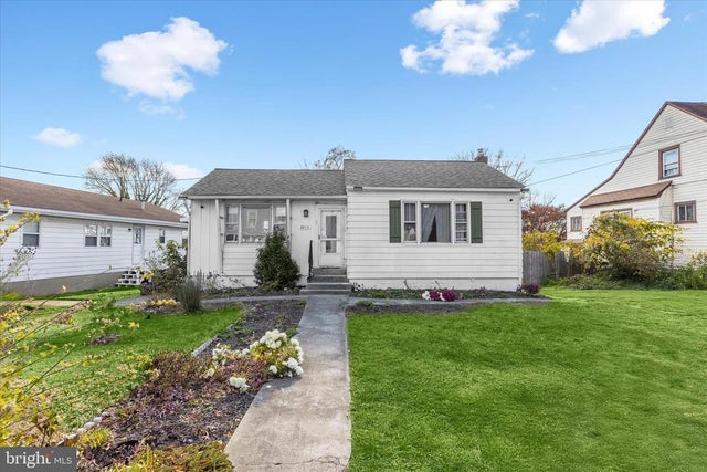 2813 Oak Grove, Lansdowne