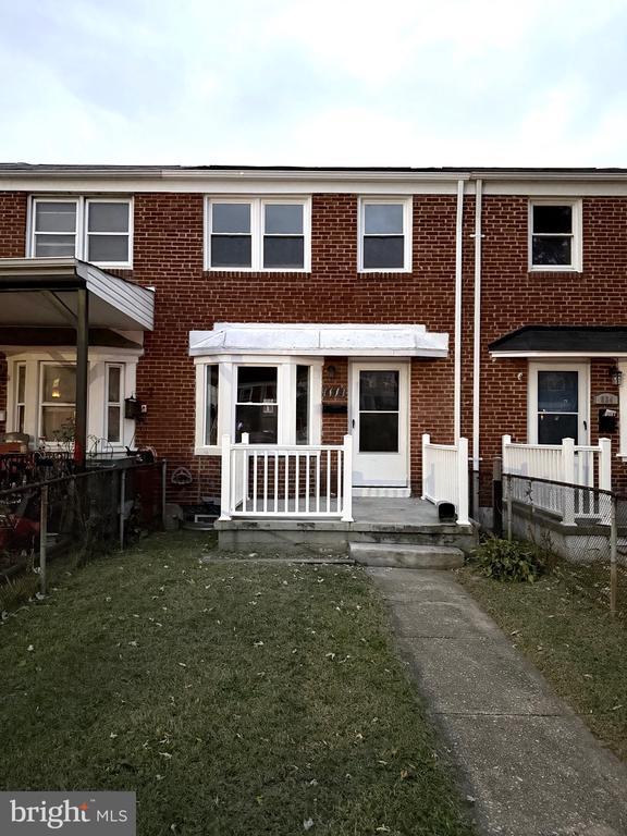 832 N Marlyn Ave, ESSEX