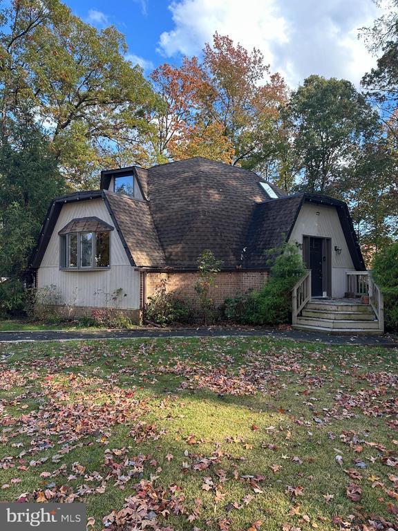 811 Cedar Ave, Essex