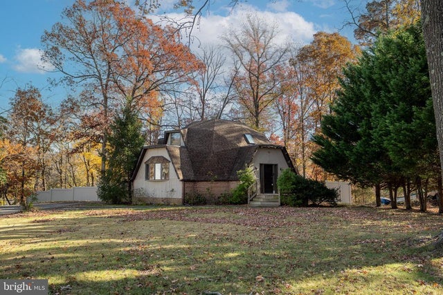 811 Cedar Ave, Essex