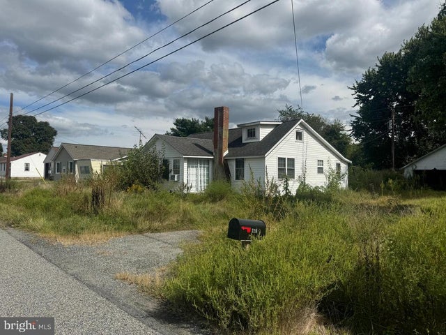 228 Main St, Warwick