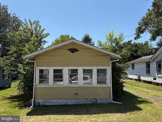 429 Chesapeake Rd, Charlestown