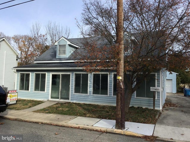 105 W Walnut St, North East