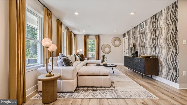 10667 Millport St, White Plains