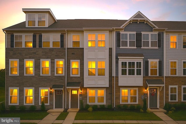 10588 Roundstone Ln, White Plains