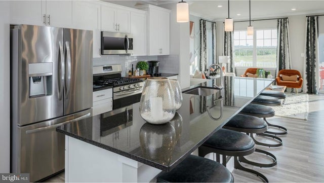 10586 Roundstone Ln, White Plains