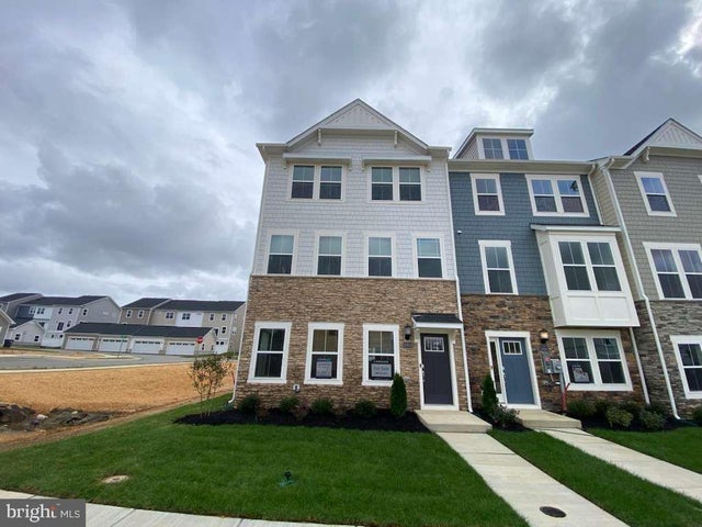 10602 Roundstone Ln, White Plains
