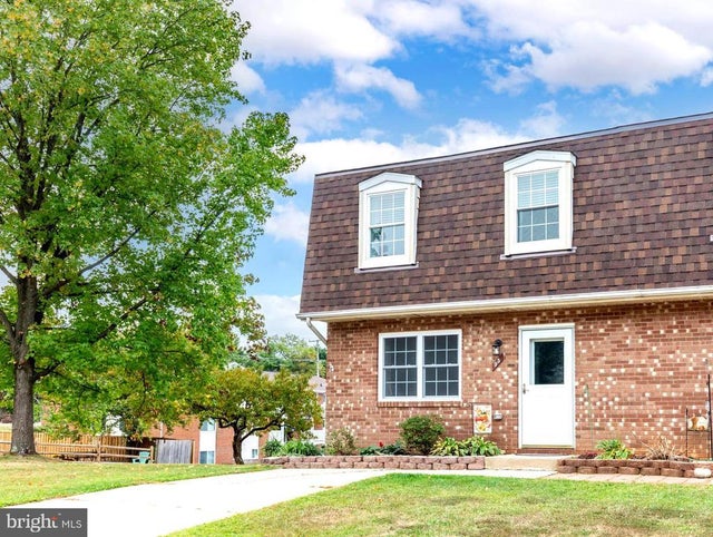 95 Washington Ln, Westminster