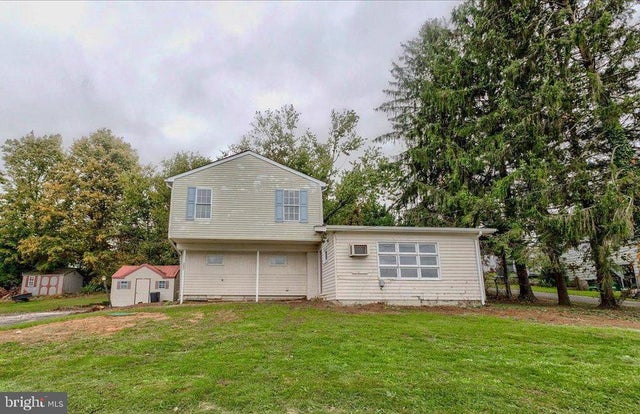 3021 Walnut St, Manchester