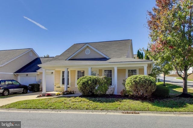 902 Parade Ln, Mount Airy