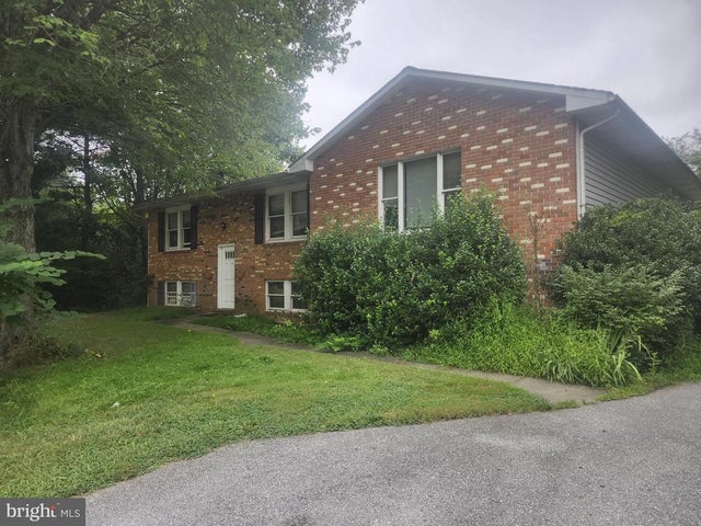 832 Chanter Dr, Westminster