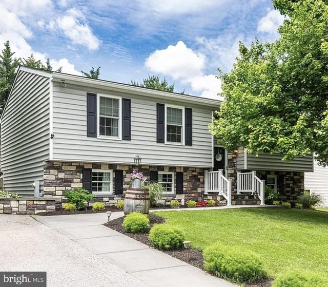 348 Buck Cash Dr, Westminster