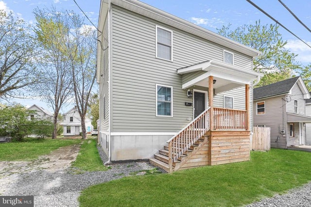 609 Moores Ave, Cambridge