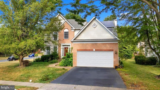 1714 Dearbought Dr, Frederick