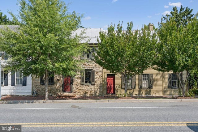 25 W Main St, New Market