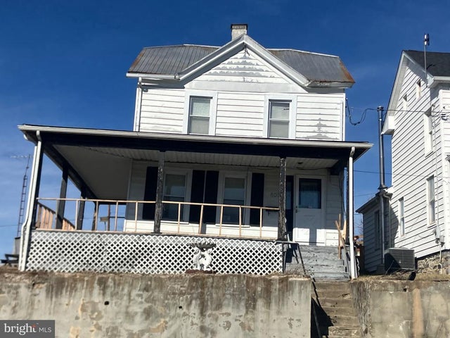 805 E B St, Brunswick