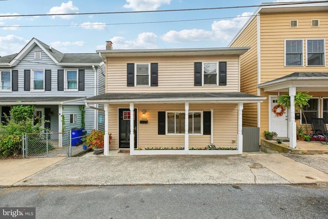 16 E C St, Brunswick